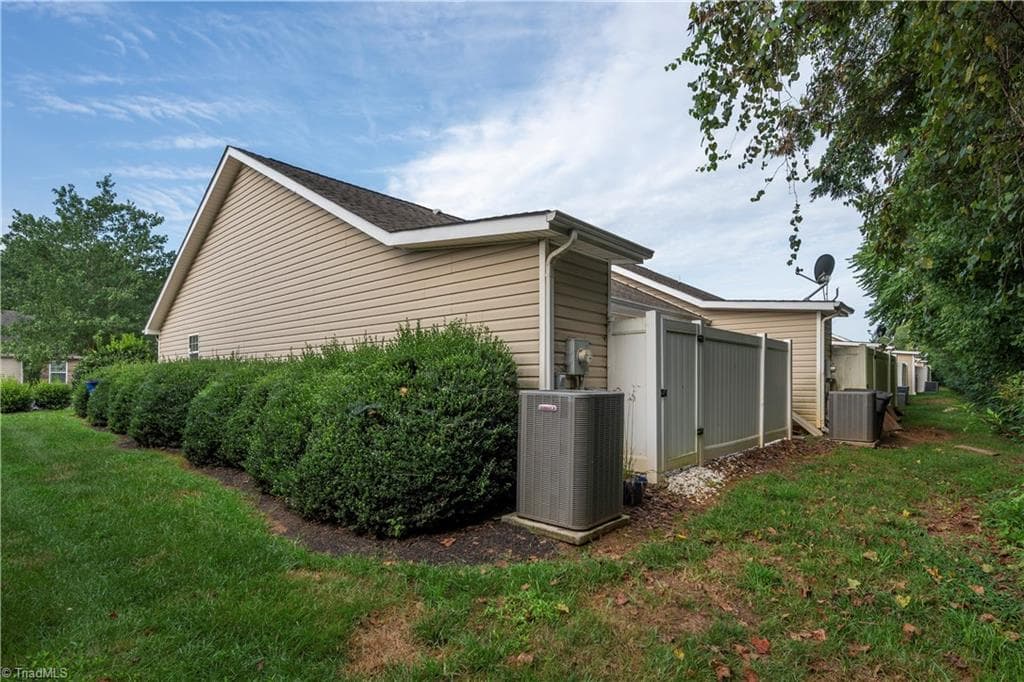 Stick/Site Built at 3273 Hyde Place Circle, Winston-Salem NC 27103, photo 37 of 40