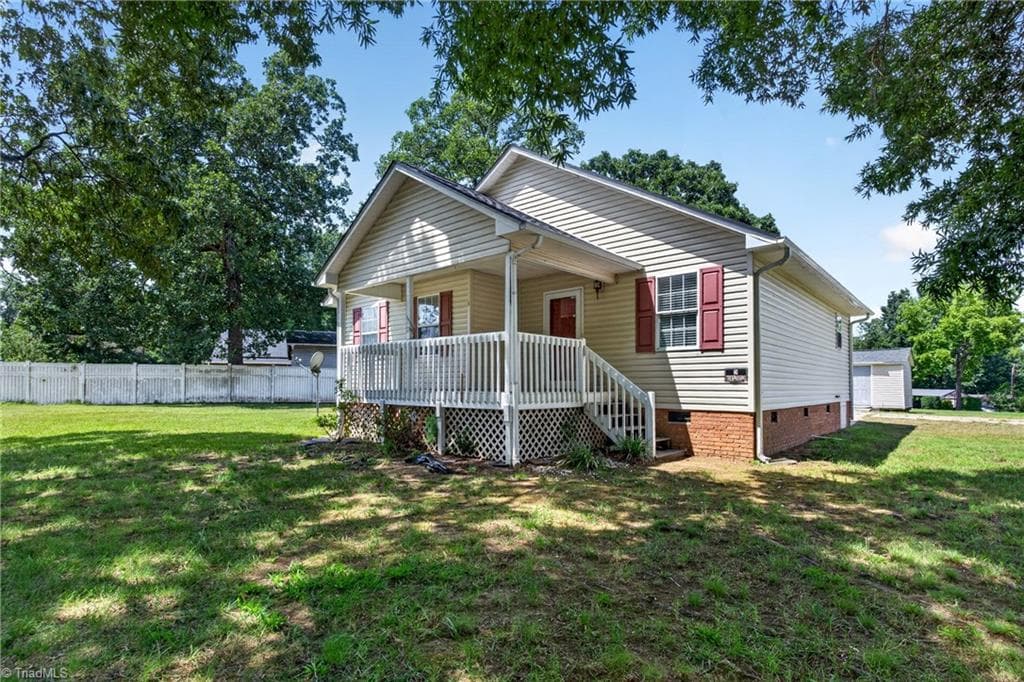 Stick/Site Built at 8 Hinkle Street, Thomasville NC 27360, Thomasville, photo 2 of 24
