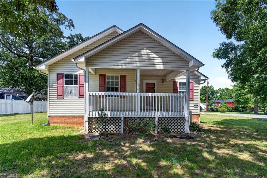 8 Hinkle Street, Thomasville NC 27360