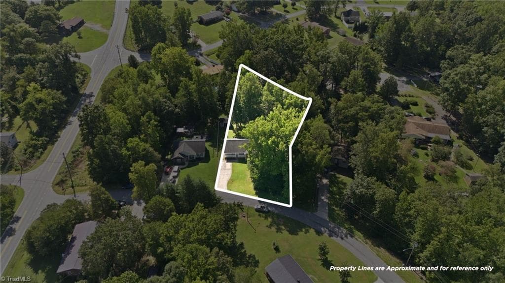 Stick/Site Built at 314 Conrad Circle, Thomasville NC 27360, photo 2 of 50
