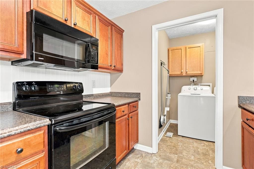 Stick/Site Built at 314 Conrad Circle, Thomasville NC 27360, photo 22 of 50