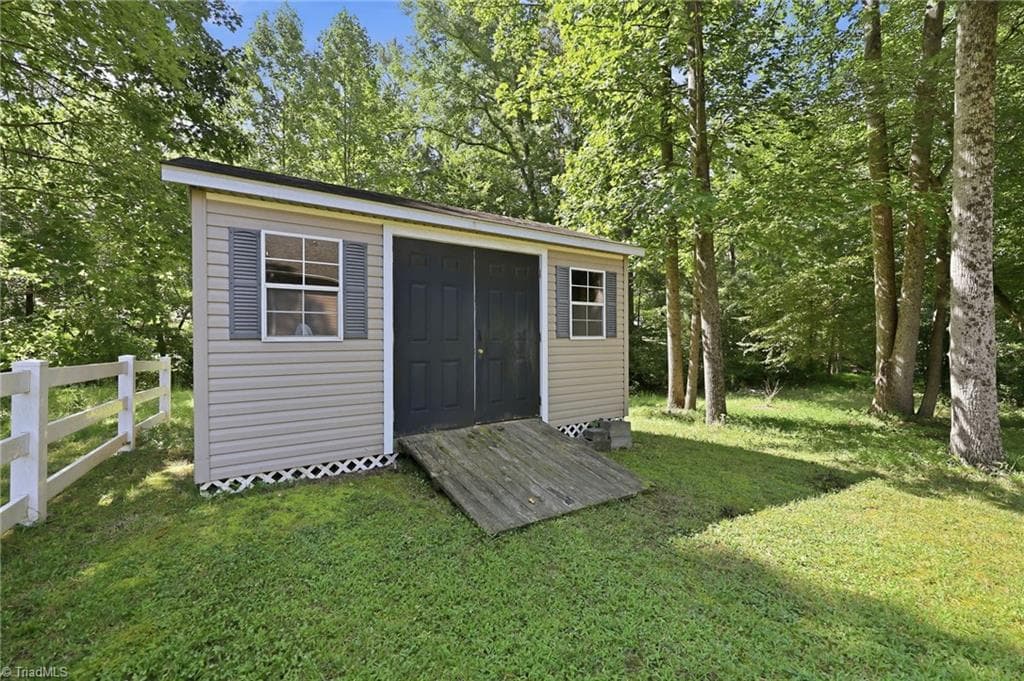 Stick/Site Built at 314 Conrad Circle, Thomasville NC 27360, photo 9 of 50
