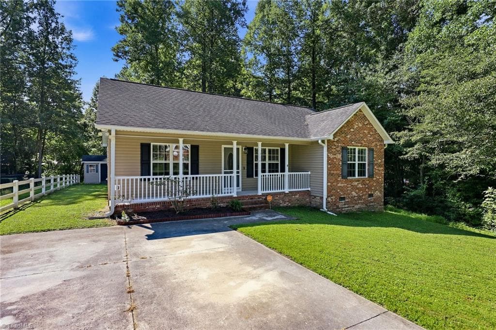 Stick/Site Built at 314 Conrad Circle, Thomasville NC 27360, photo 41 of 50