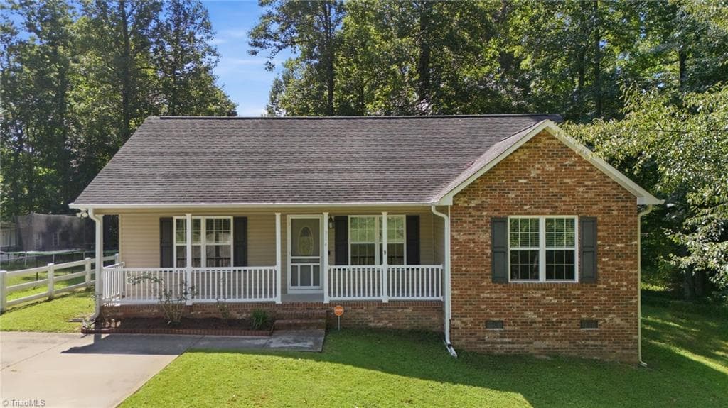 Stick/Site Built at 314 Conrad Circle, Thomasville NC 27360, photo 48 of 50