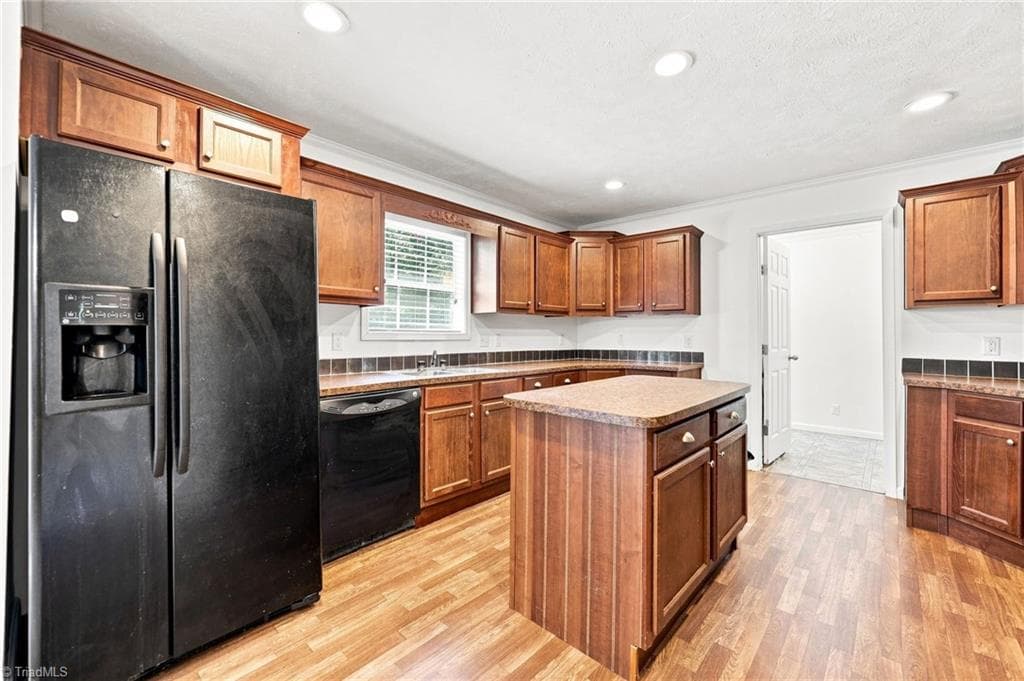 Manufactured Home at 4851 Murray Road, Winston-Salem NC 27106, Winston-Salem, photo 2 of 32