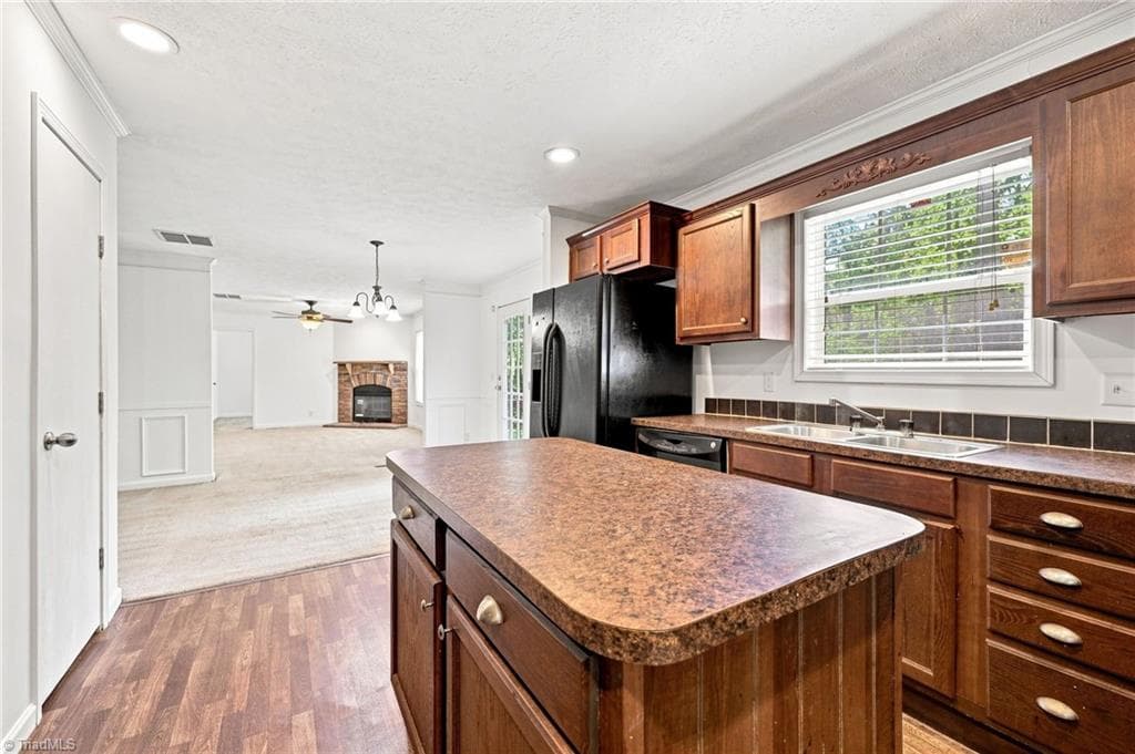 Manufactured Home at 4851 Murray Road, Winston-Salem NC 27106, Winston-Salem, photo 6 of 32