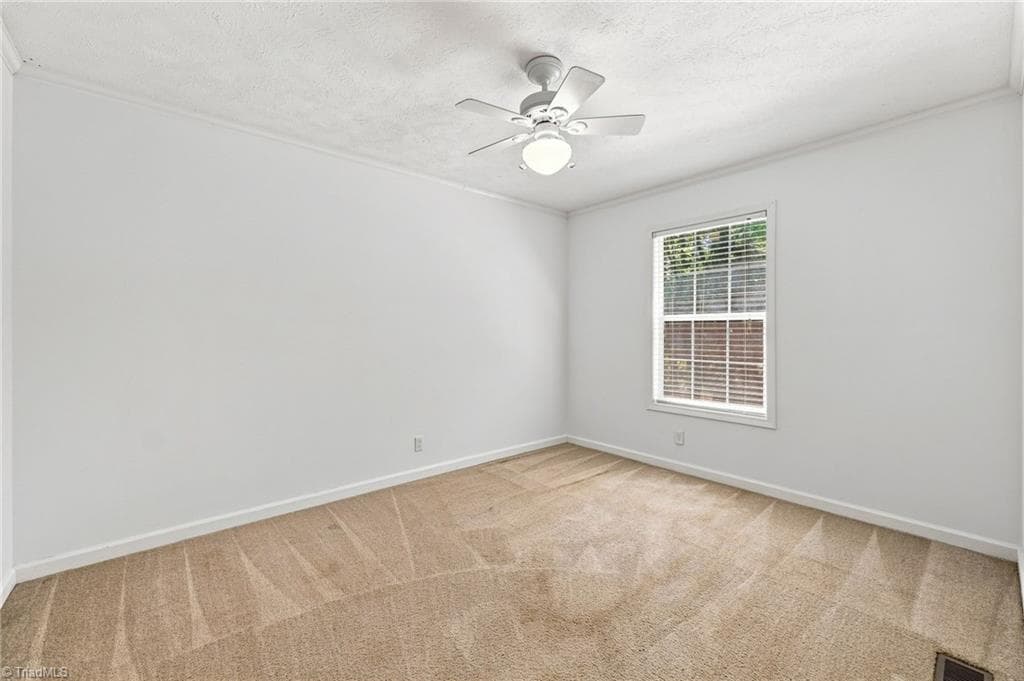 Manufactured Home at 4851 Murray Road, Winston-Salem NC 27106, Winston-Salem, photo 20 of 32