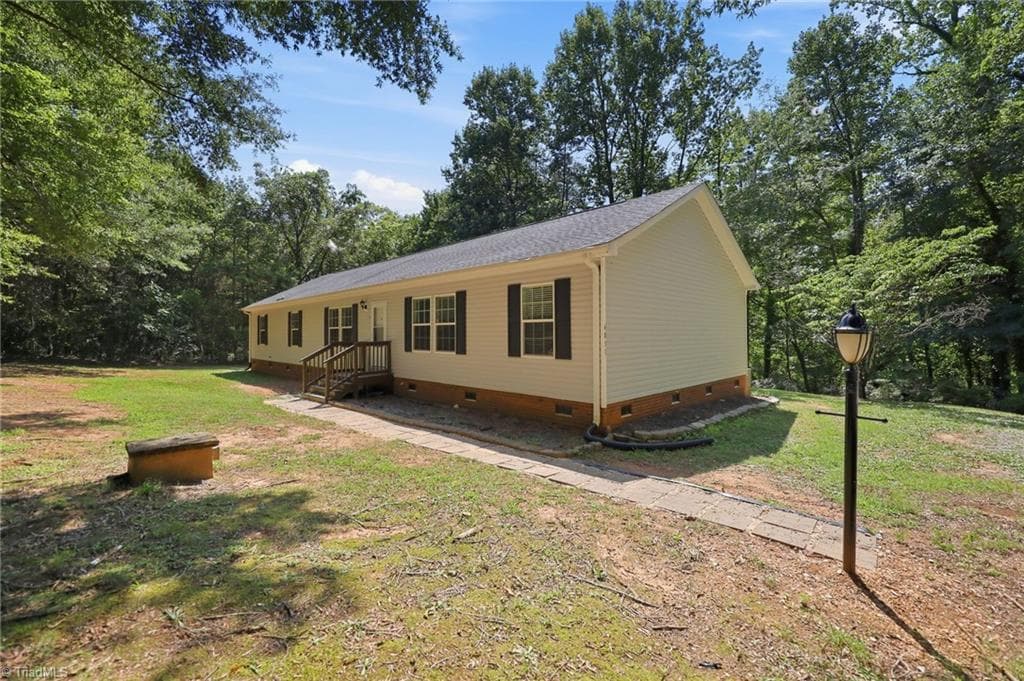Manufactured Home at 4851 Murray Road, Winston-Salem NC 27106, Winston-Salem, photo 31 of 32
