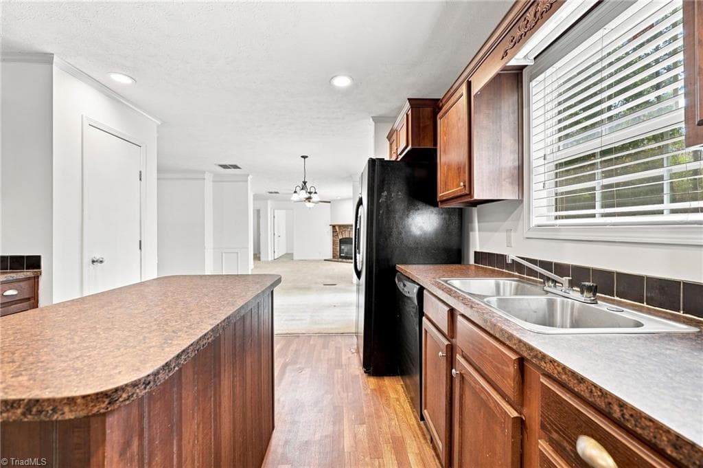 Manufactured Home at 4851 Murray Road, Winston-Salem NC 27106, Winston-Salem, photo 8 of 32