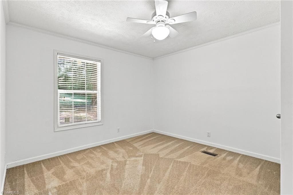 Manufactured Home at 4851 Murray Road, Winston-Salem NC 27106, Winston-Salem, photo 21 of 32