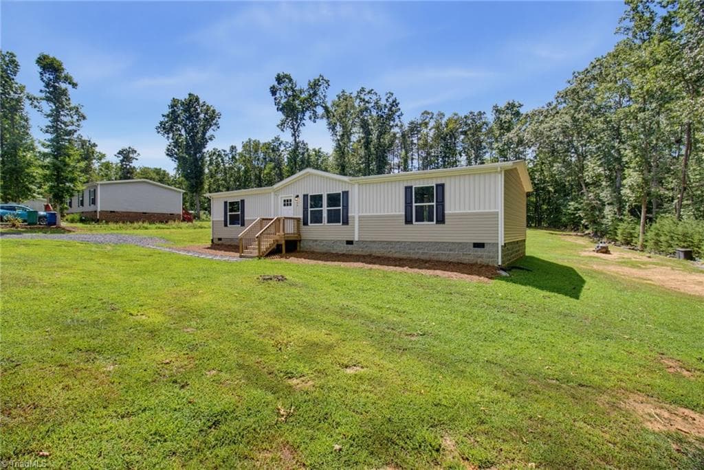 Manufactured Home at 188 Plantation Road, Eden NC 27288, photo 2 of 28