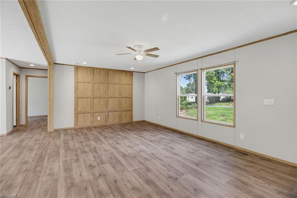Manufactured Home at 188 Plantation Road, Eden NC 27288, photo 6 of 28