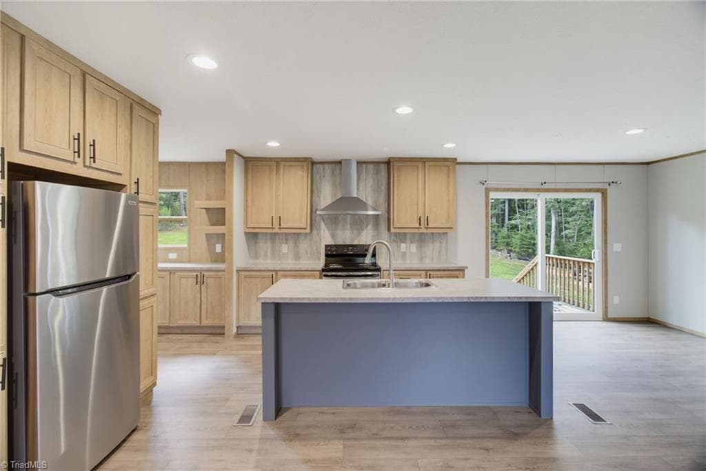 Manufactured Home at 188 Plantation Road, Eden NC 27288, photo 13 of 28