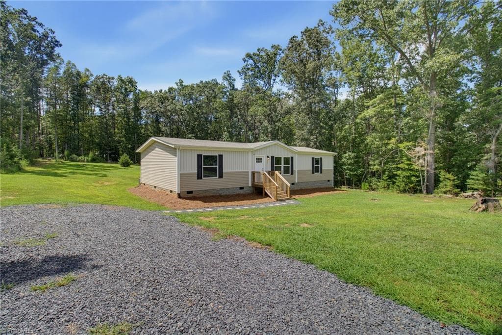 Manufactured Home at 188 Plantation Road, Eden NC 27288, photo 3 of 28
