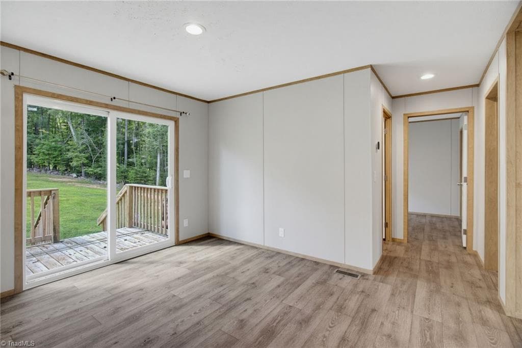 Manufactured Home at 188 Plantation Road, Eden NC 27288, photo 9 of 28