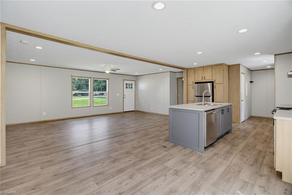 Manufactured Home at 188 Plantation Road, Eden NC 27288, photo 10 of 28