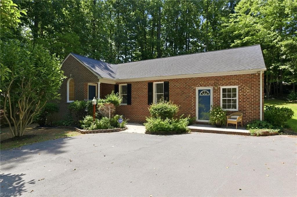 Stick/Site Built at 804 Salem Court, Asheboro NC 27205, photo 2 of 42