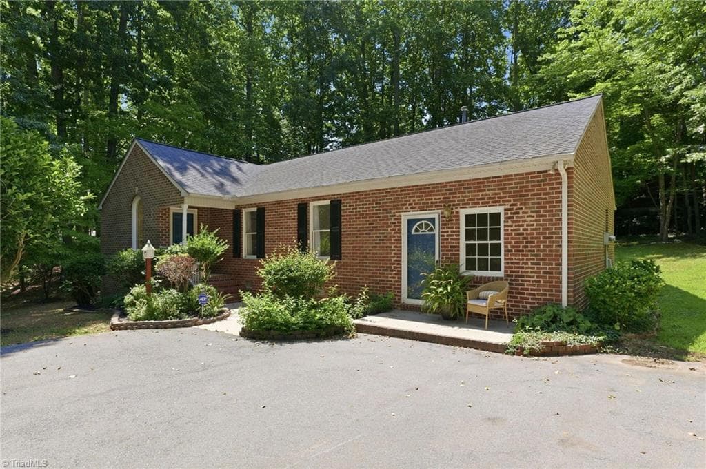 Stick/Site Built at 804 Salem Court, Asheboro NC 27205, photo 3 of 42
