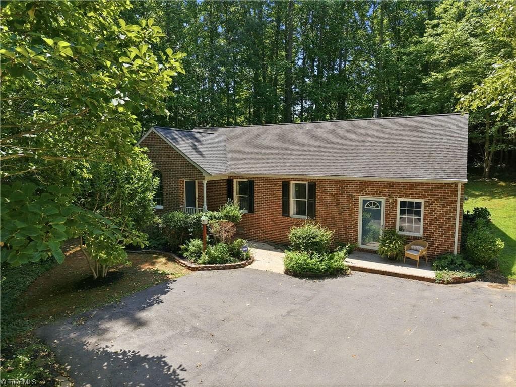 Stick/Site Built at 804 Salem Court, Asheboro NC 27205, photo 4 of 42