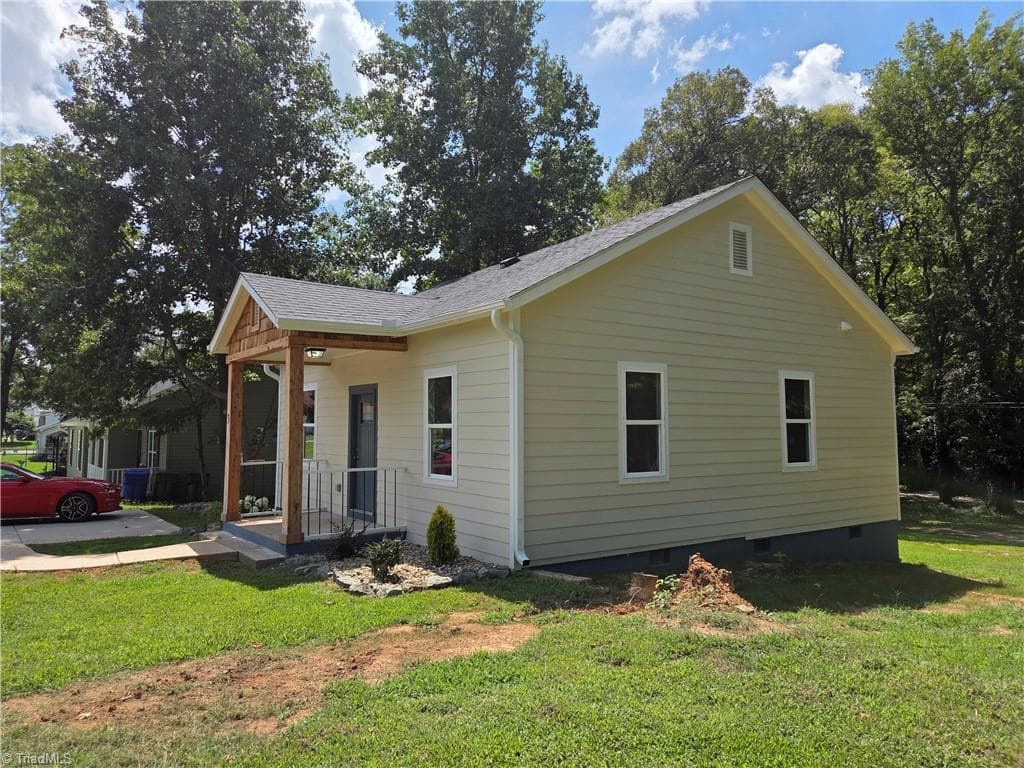 Stick/Site Built at 3 HAMES Street, Lexington NC 27295, Lexington, photo 2 of 21