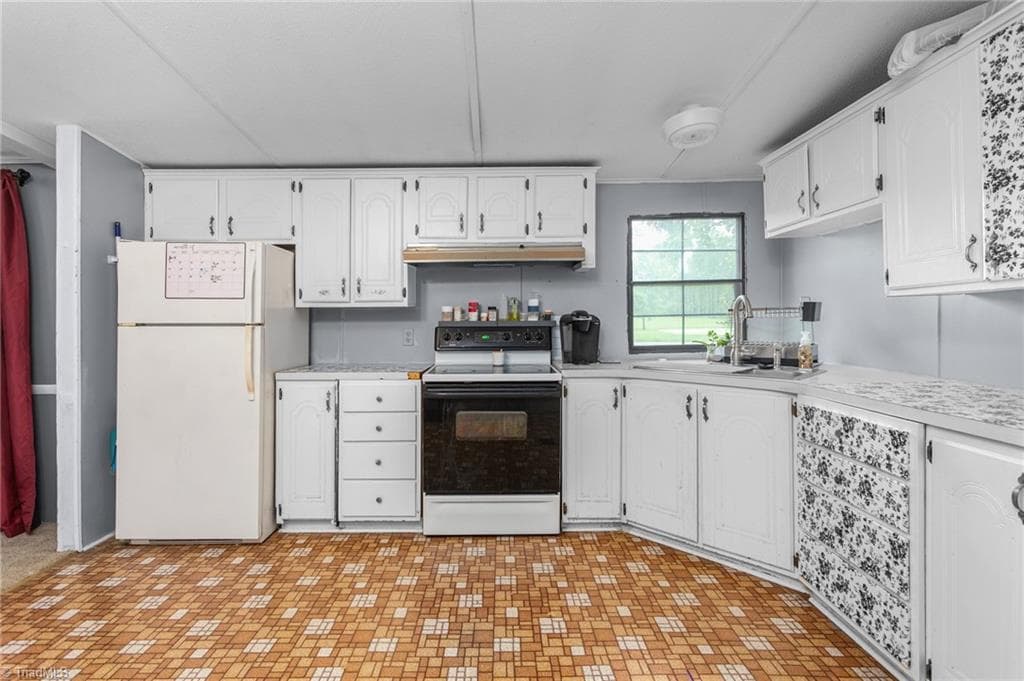 Manufactured Home at 535 NC Highway 100, Whitsett NC 27377, Whitsett, photo 10 of 26