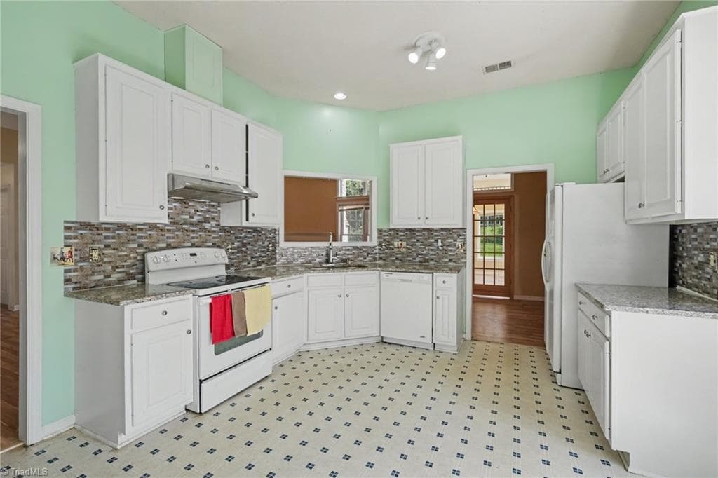 Stick/Site Built at 180 Beeson Park Court, Kernersville NC 27284, photo 8 of 27