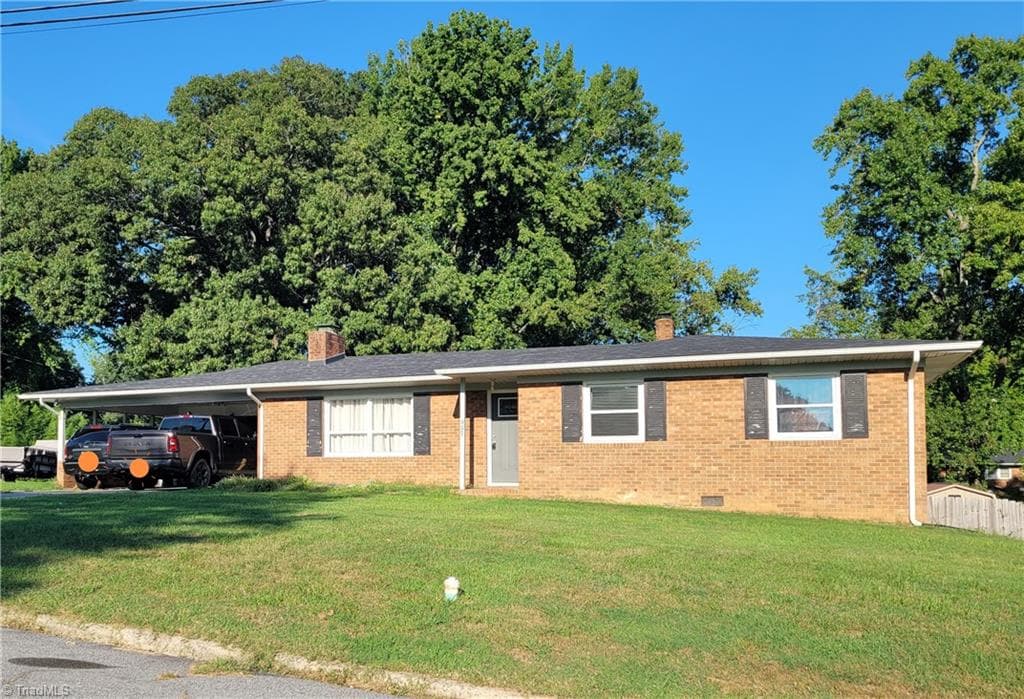 Stick/Site Built at 607 Duke Street, Thomasville NC 27360, photo 2 of 36