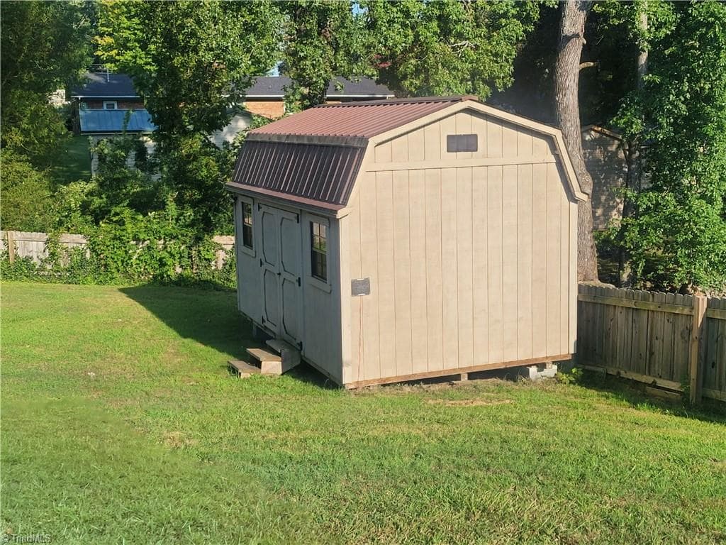 Stick/Site Built at 607 Duke Street, Thomasville NC 27360, photo 18 of 36