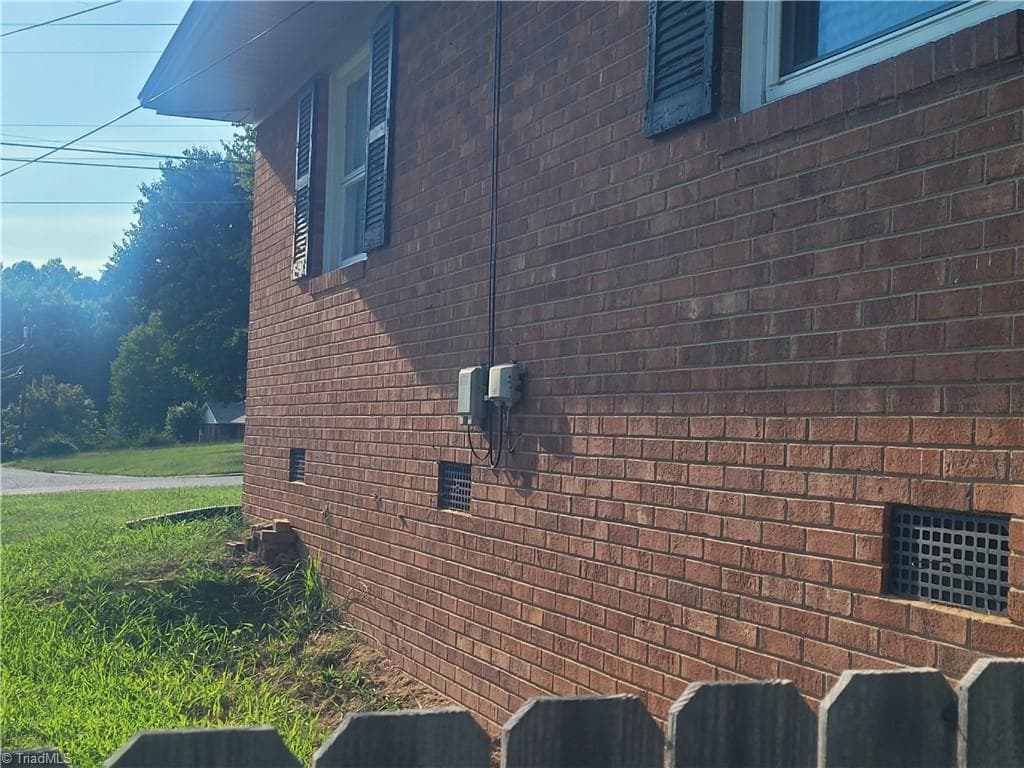 Stick/Site Built at 607 Duke Street, Thomasville NC 27360, photo 15 of 36