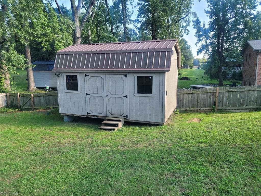 Stick/Site Built at 607 Duke Street, Thomasville NC 27360, photo 31 of 36