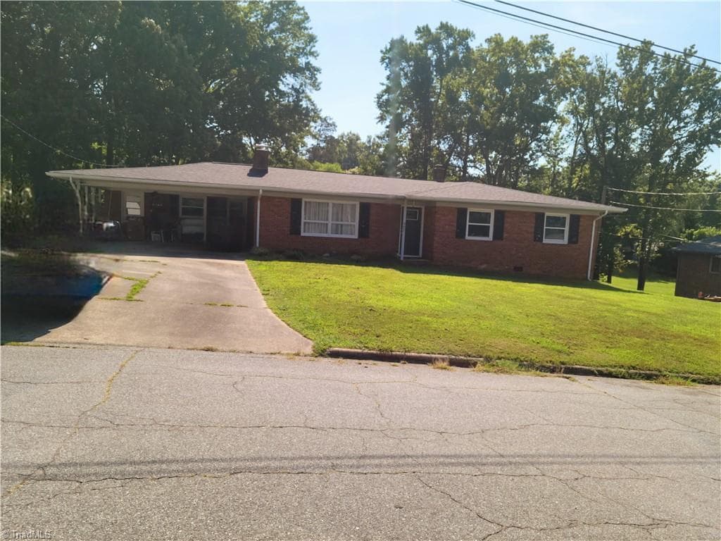 Stick/Site Built at 607 Duke Street, Thomasville NC 27360, photo 4 of 36