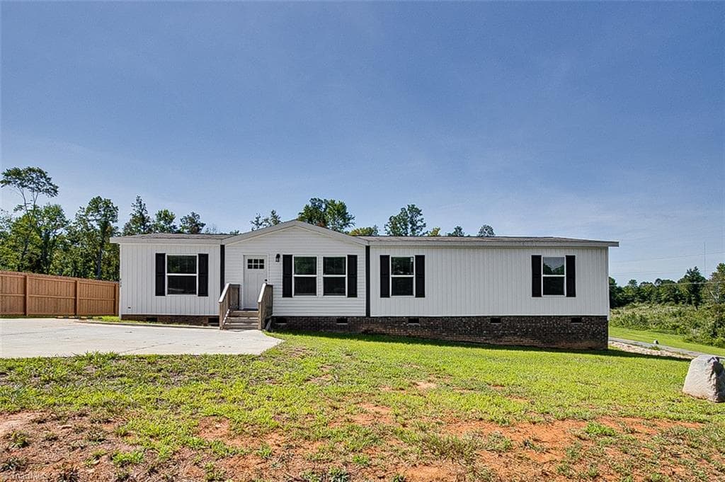 Manufactured Home at 439 Saint Peter Church Road, Randleman NC 27317, Randleman, photo 3 of 66