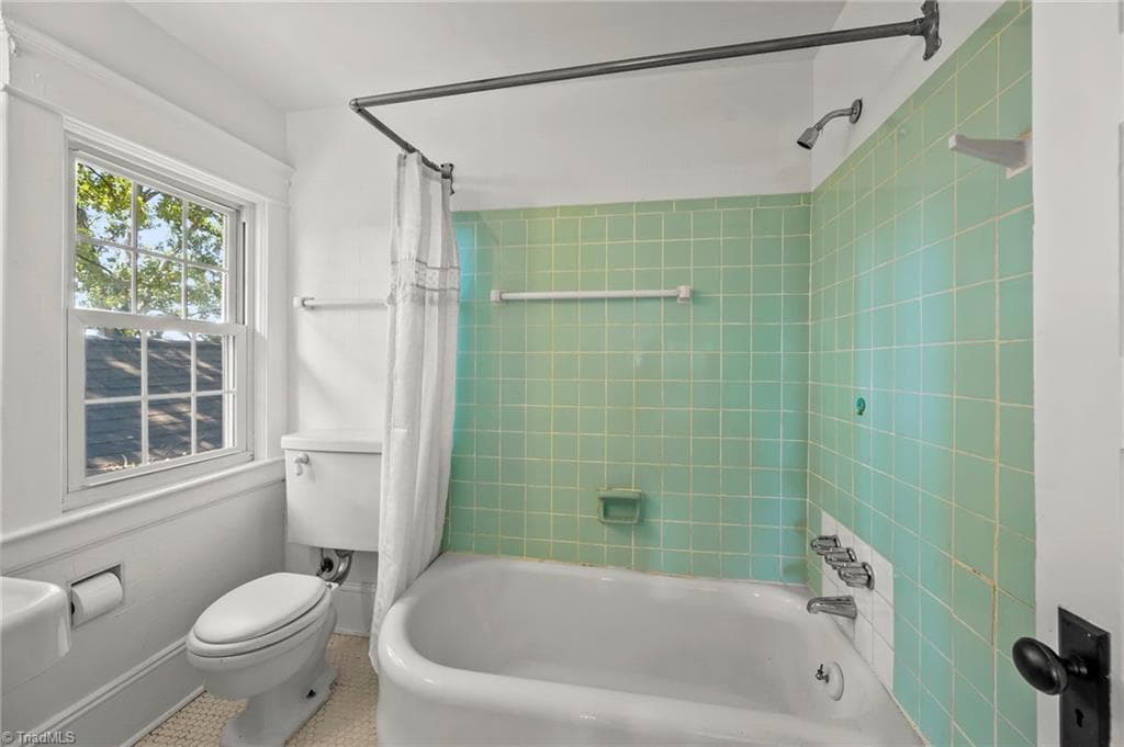 Look at that curved tub!  It's the real deal! - 1023 N Main Street, Mount Airy NC 27030, Mount Airy