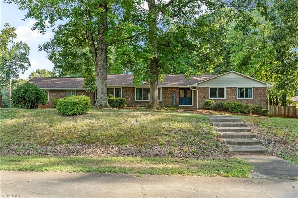 3620 Chelmsford Drive, Winston-Salem NC 27105