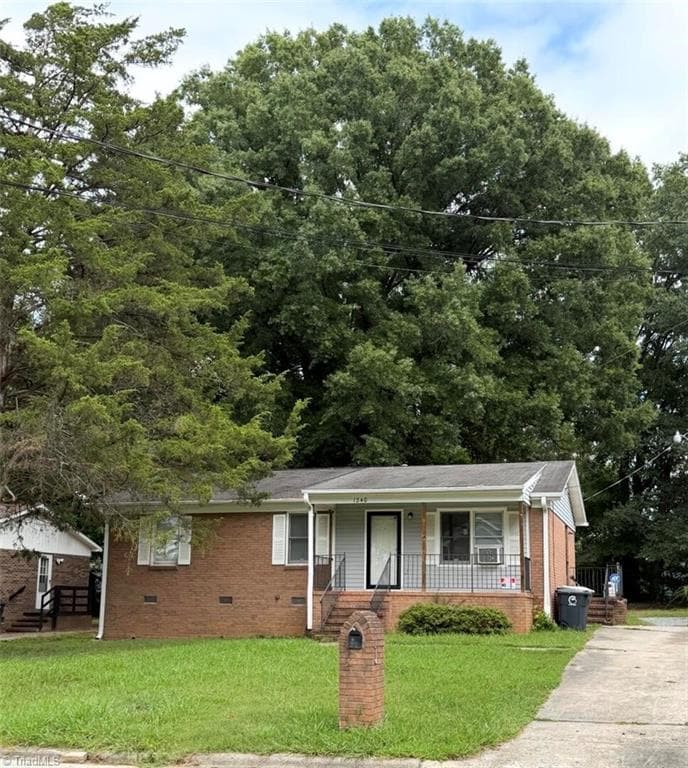 1240 Woodbriar Avenue, Greensboro NC 27405