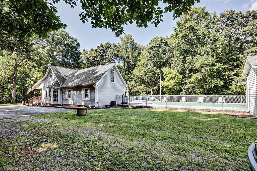 Manufactured Home at 2207 Millcroft Road, Pleasant Garden NC 27313, photo 5 of 48