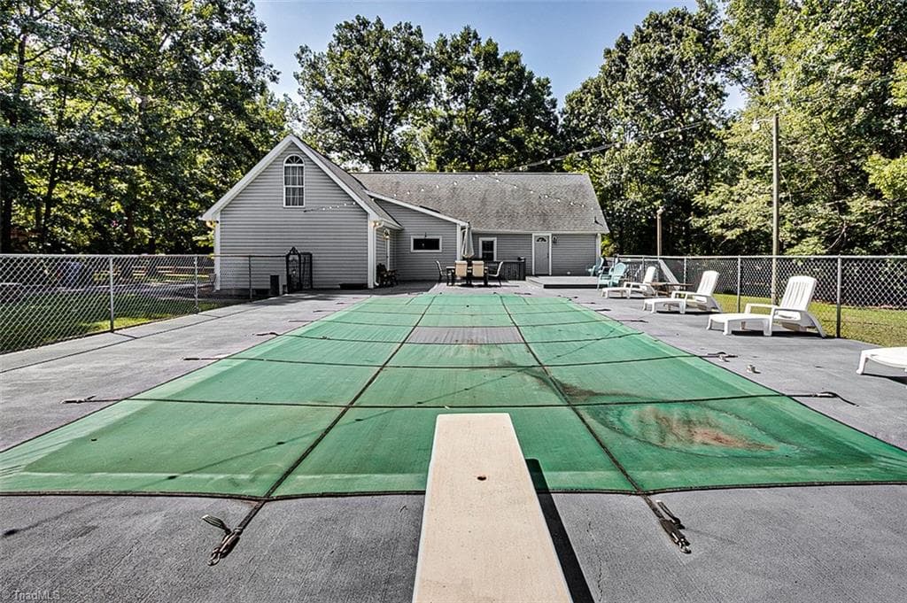 Manufactured Home at 2207 Millcroft Road, Pleasant Garden NC 27313, photo 9 of 48