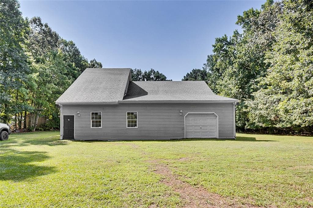 Manufactured Home at 2207 Millcroft Road, Pleasant Garden NC 27313, photo 11 of 50