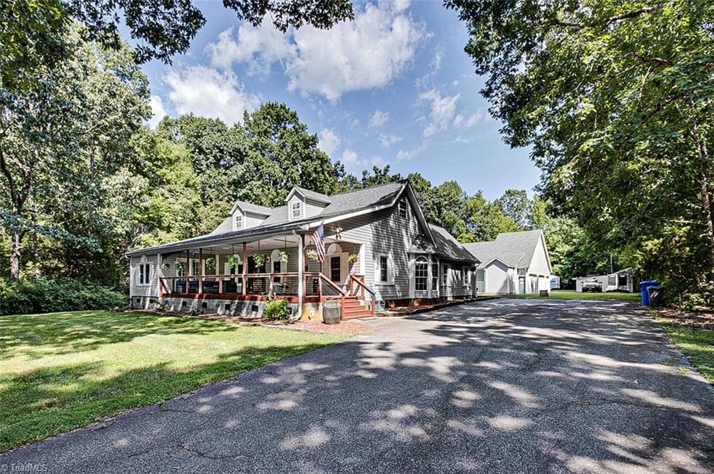 Manufactured Home at 2207 Millcroft Road, Pleasant Garden NC 27313, photo 4 of 50