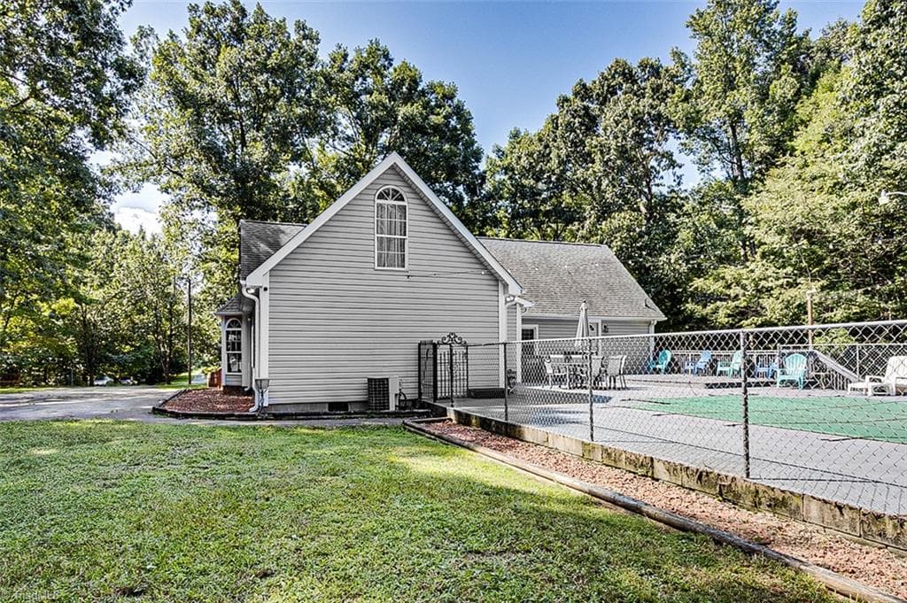 Manufactured Home at 2207 Millcroft Road, Pleasant Garden NC 27313, photo 8 of 48