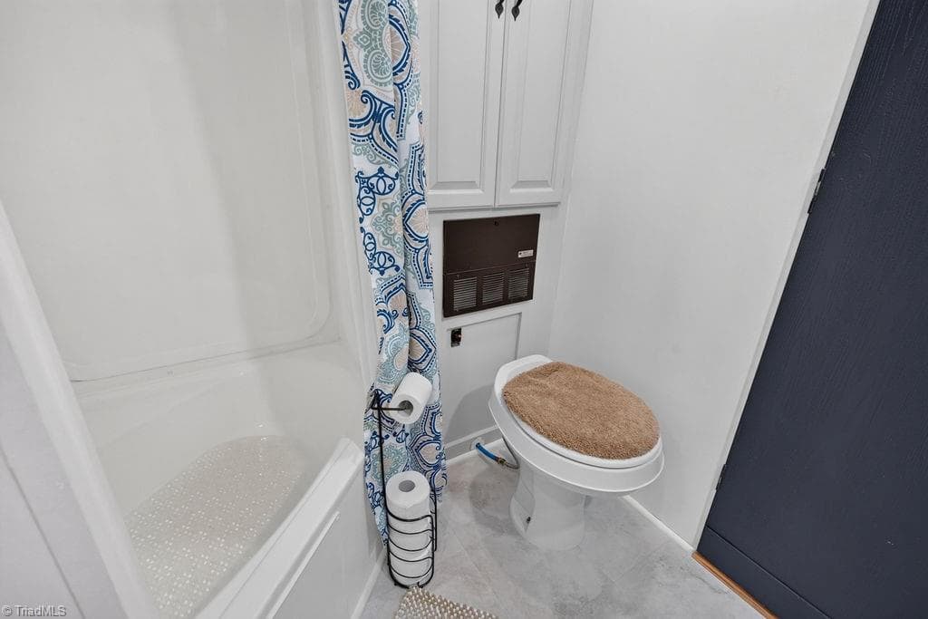 Manufactured Home at 189 Club House Drive, Ennice NC 28623, photo 12 of 37