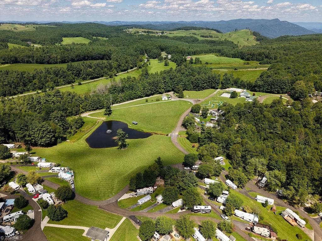 189 Club House Drive, Ennice NC 28623
