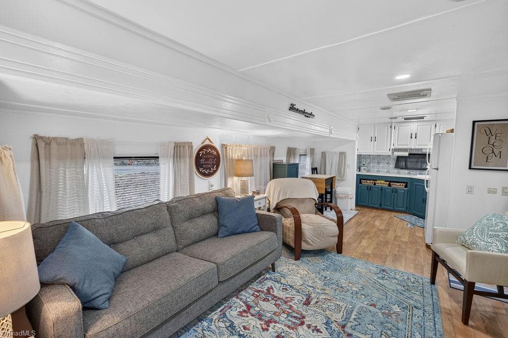 Manufactured Home at 189 Club House Drive, Ennice NC 28623, photo 5 of 37