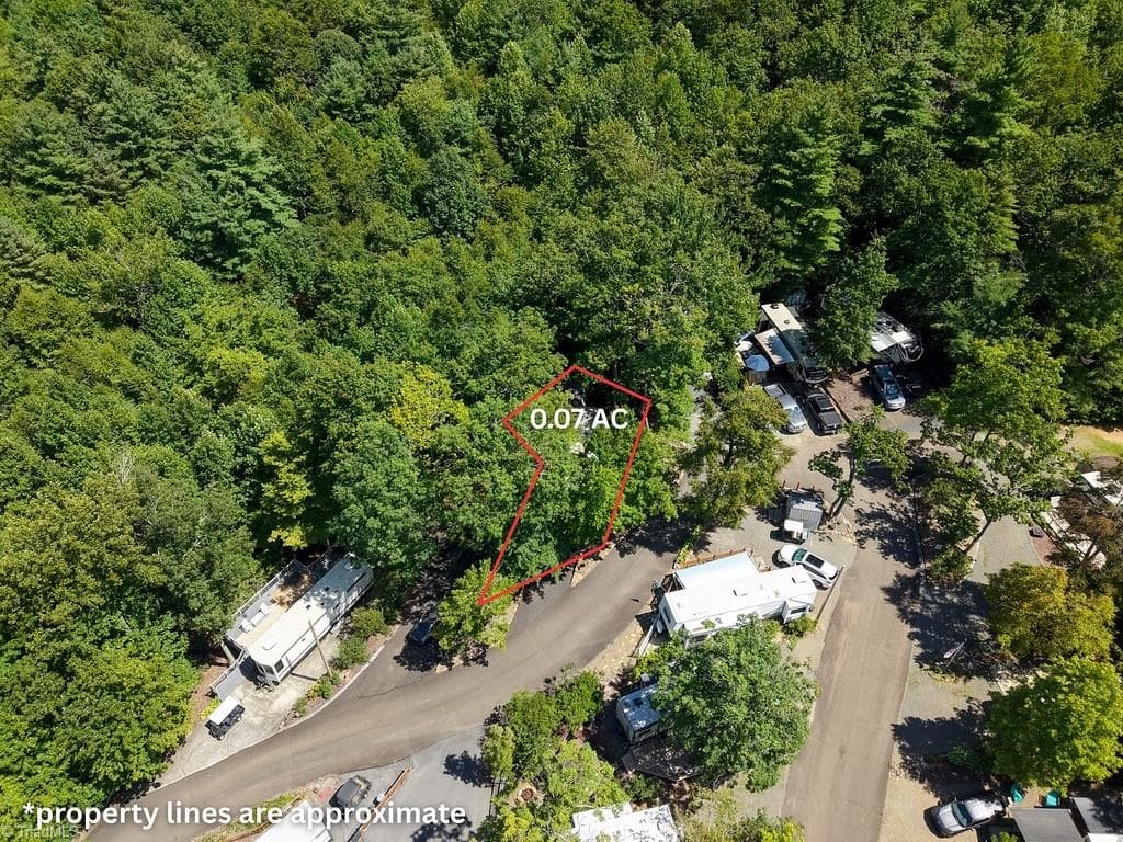 Manufactured Home at 189 Club House Drive, Ennice NC 28623, photo 29 of 37