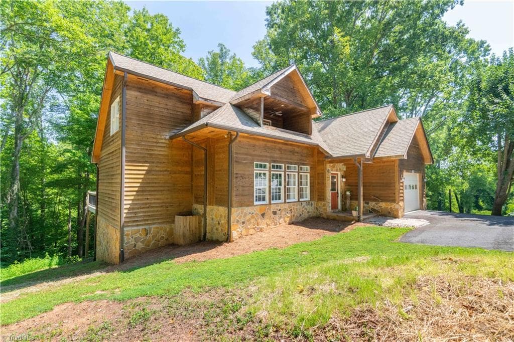 Stick/Site Built at 833 E Country Club Road, Mount Airy NC 27030, Mount Airy, photo 5 of 100