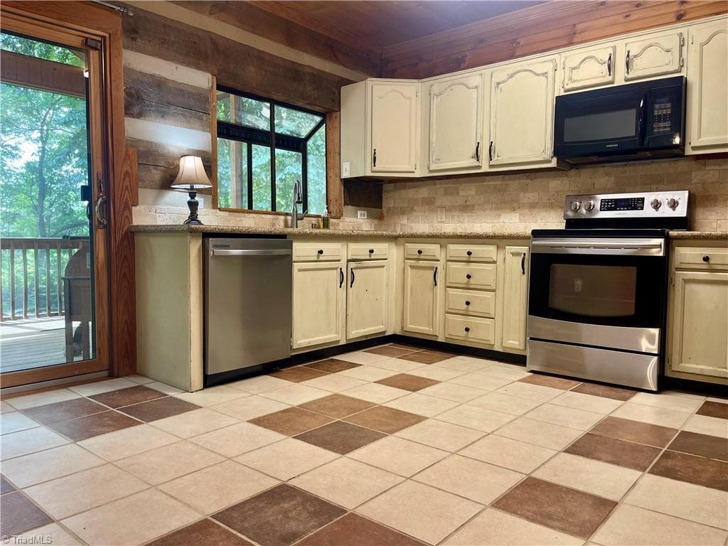 Stick/Site Built at 4830 Balsom Road, Pfafftown NC 27040, Pfafftown, photo 13 of 49