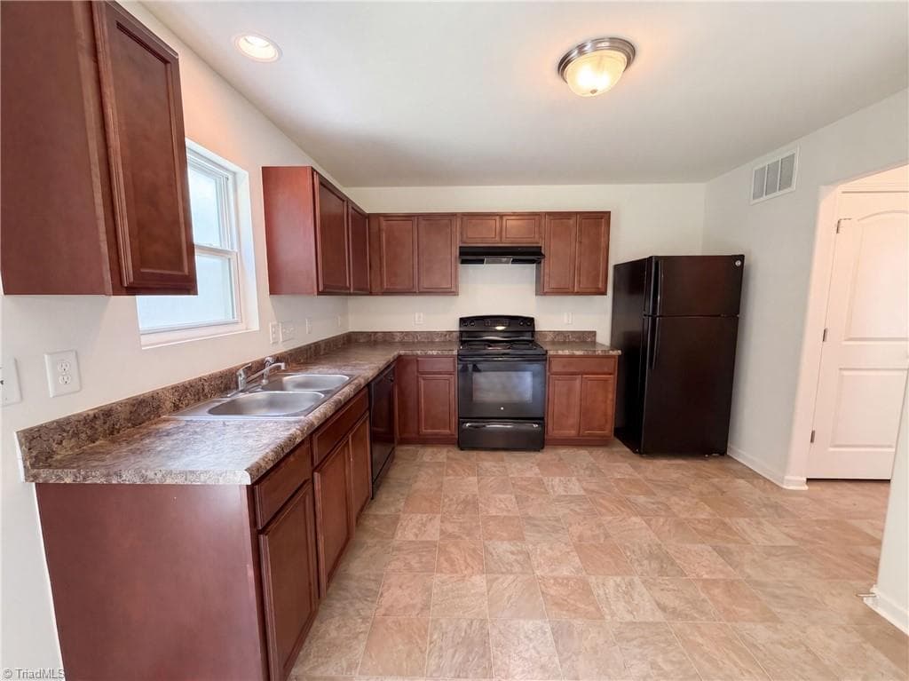 Stick/Site Built at 411 Sandybrooke Drive, High Point NC 27265, photo 2 of 21
