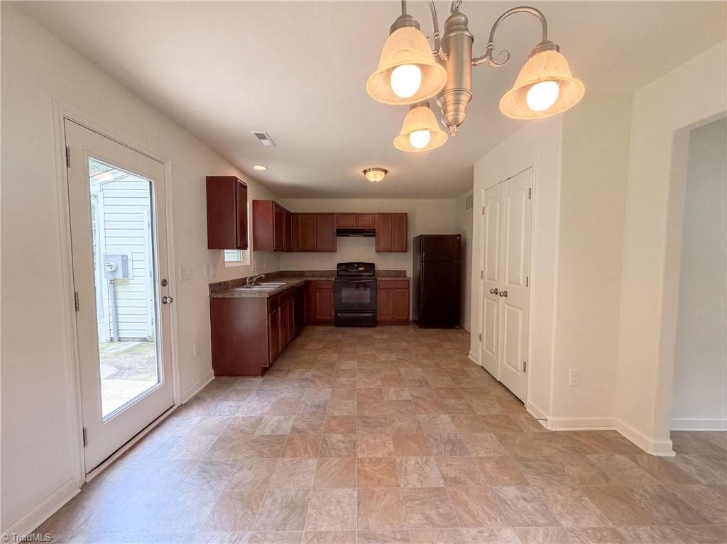 Stick/Site Built at 411 Sandybrooke Drive, High Point NC 27265, photo 6 of 21