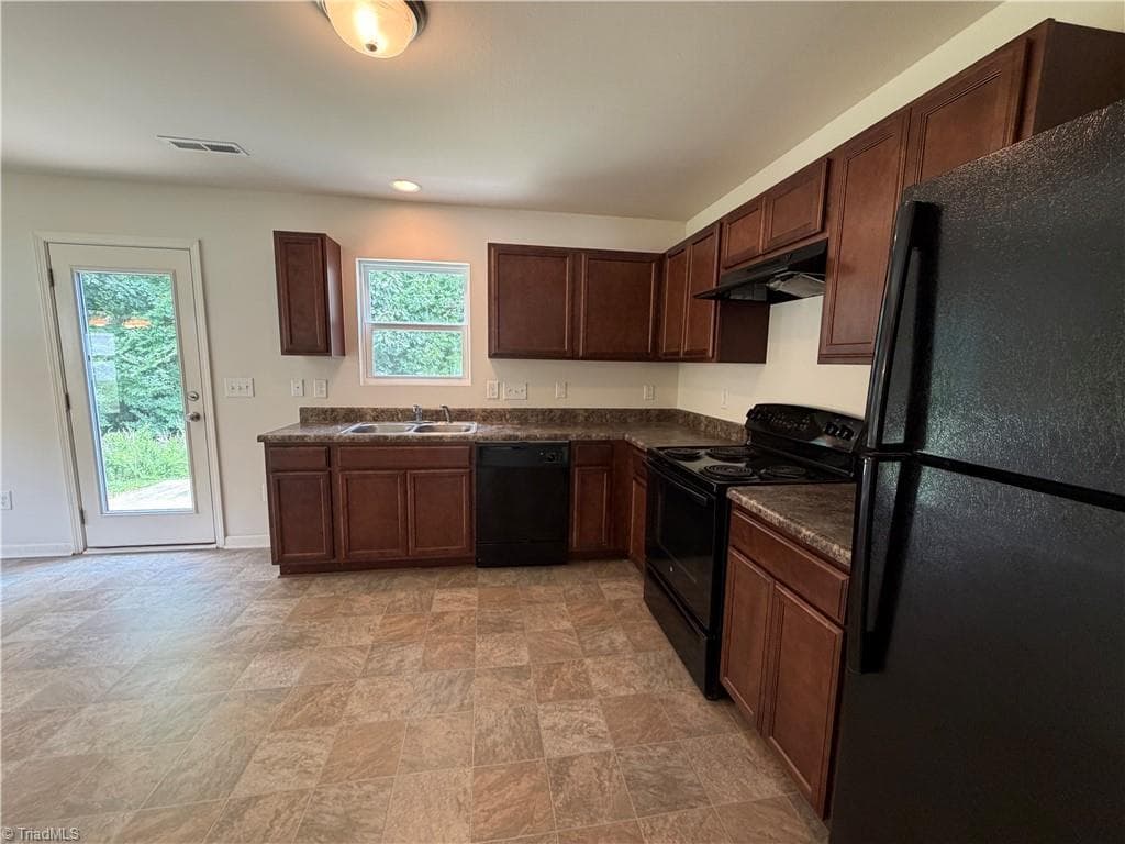 Stick/Site Built at 411 Sandybrooke Drive, High Point NC 27265, photo 7 of 21