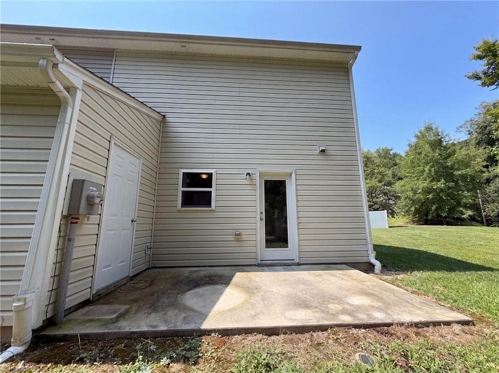 Stick/Site Built at 411 Sandybrooke Drive, High Point NC 27265, photo 5 of 21
